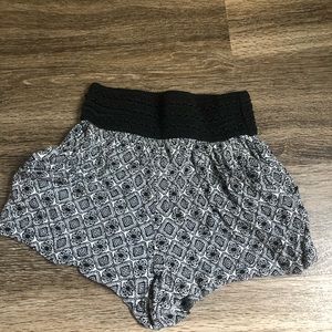 Black and white floral flowy shorts